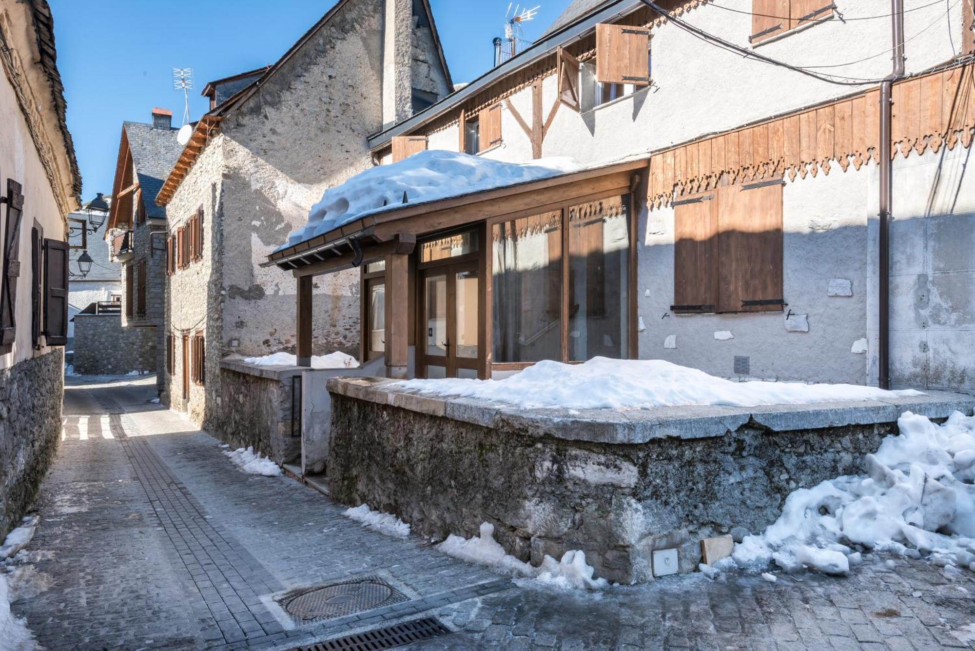 Apartamentos Snoe Mont Romies 萨拉尔杜 外观 照片
