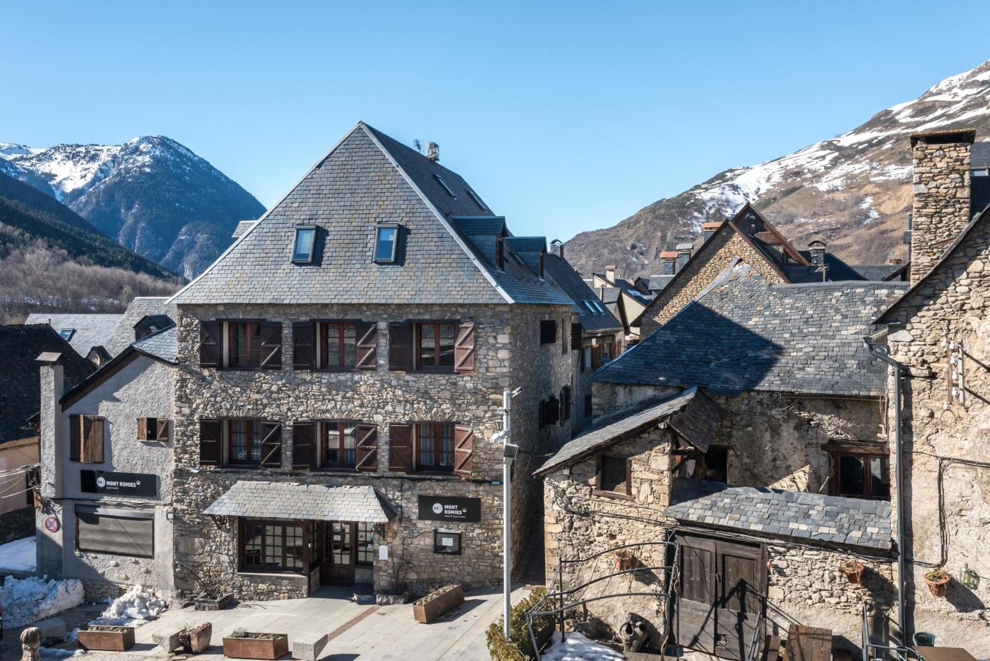 Apartamentos Snoe Mont Romies 萨拉尔杜 外观 照片