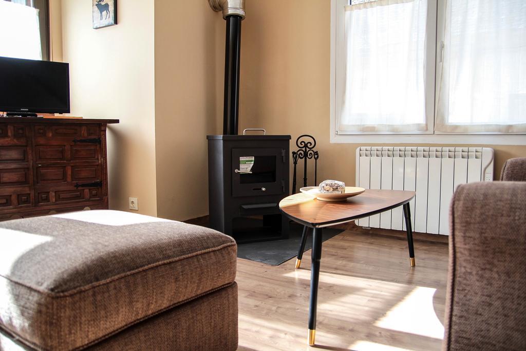 Apartamentos Snoe Mont Romies 萨拉尔杜 外观 照片