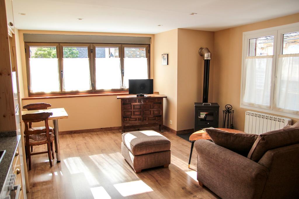 Apartamentos Snoe Mont Romies 萨拉尔杜 外观 照片