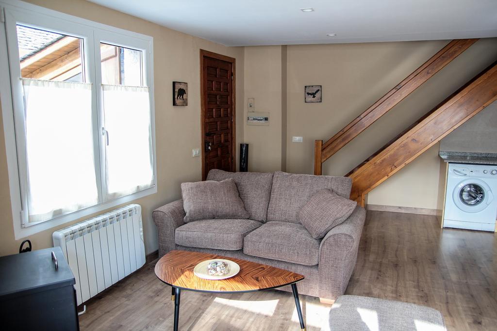 Apartamentos Snoe Mont Romies 萨拉尔杜 外观 照片