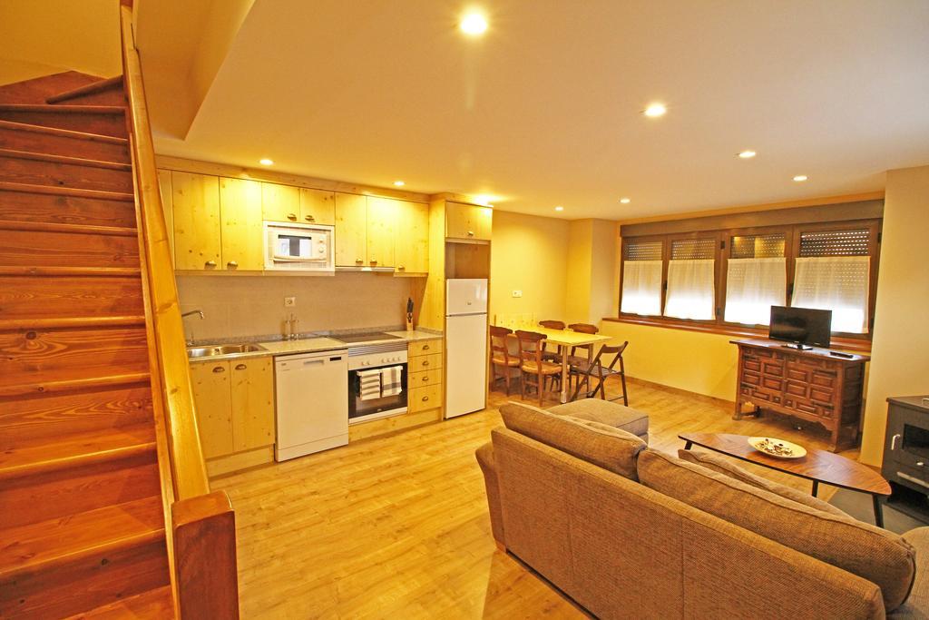 Apartamentos Snoe Mont Romies 萨拉尔杜 外观 照片