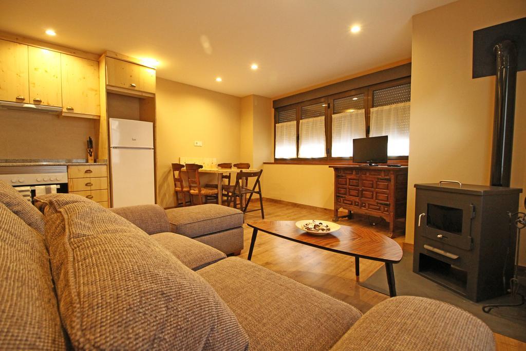 Apartamentos Snoe Mont Romies 萨拉尔杜 外观 照片